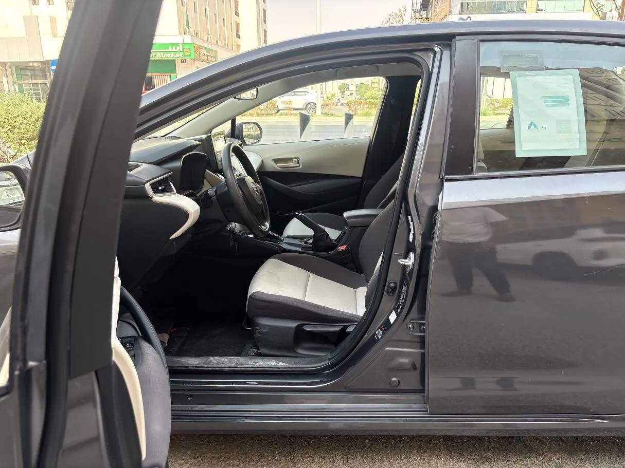Car image 11