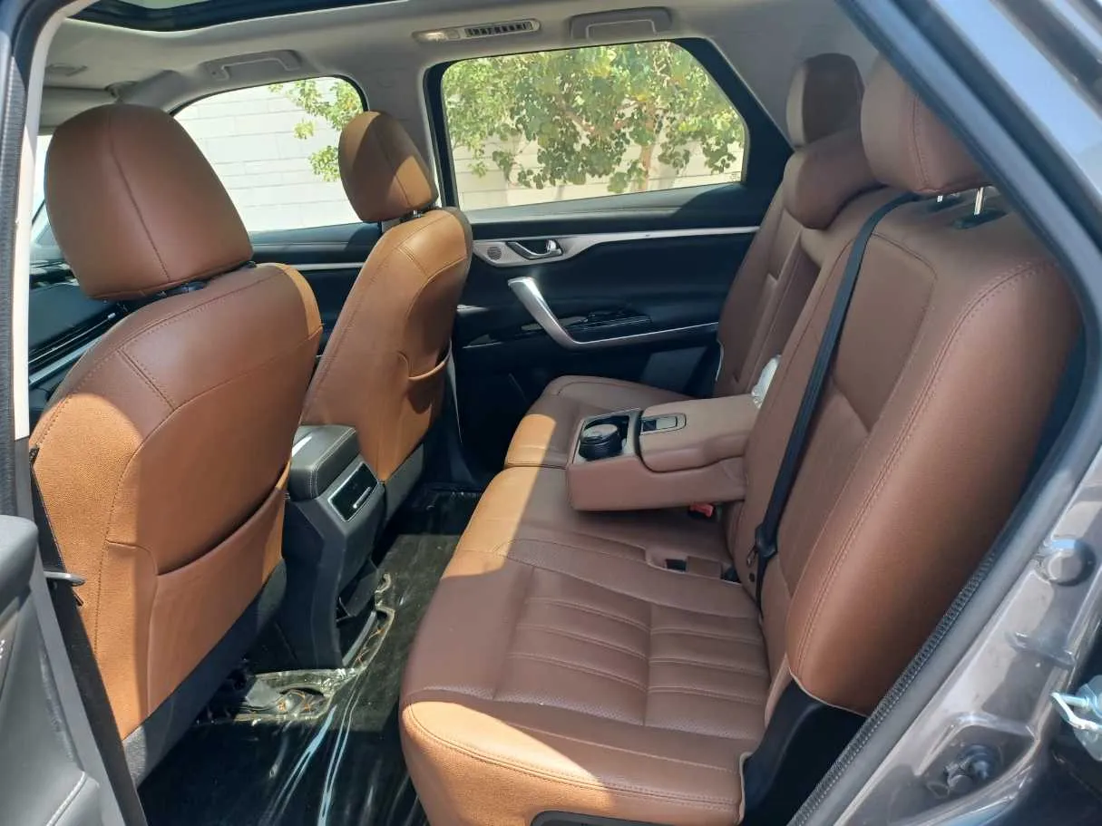 Car image 15