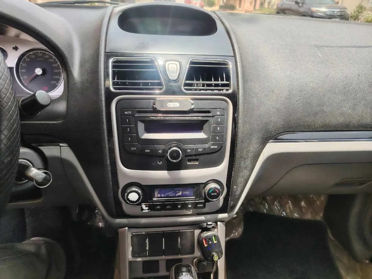 Car image 26