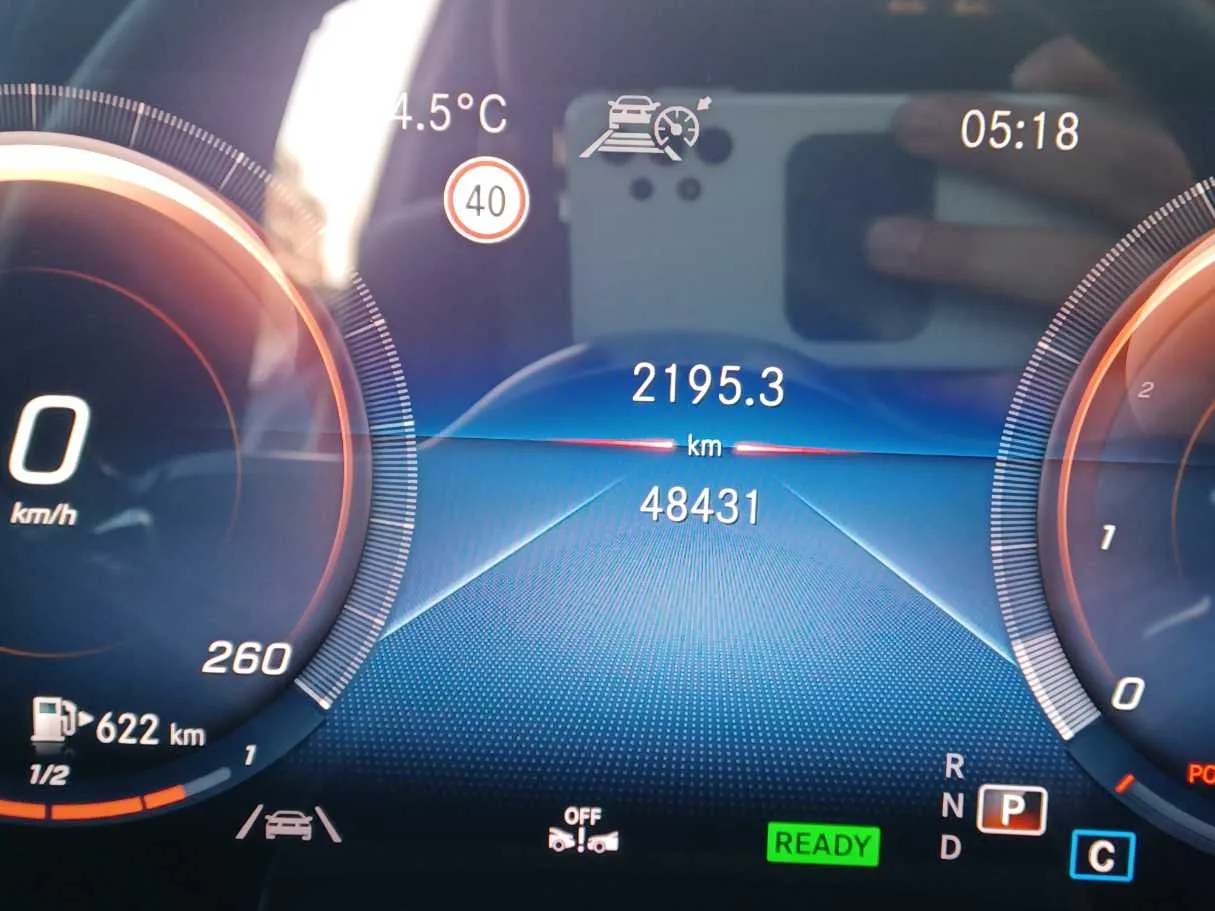 Car image 18