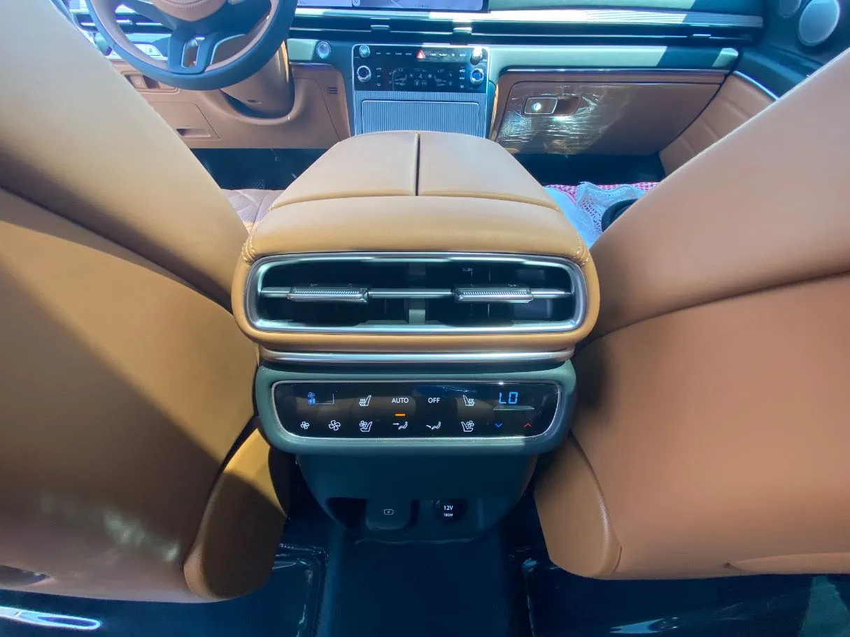 Car image 36