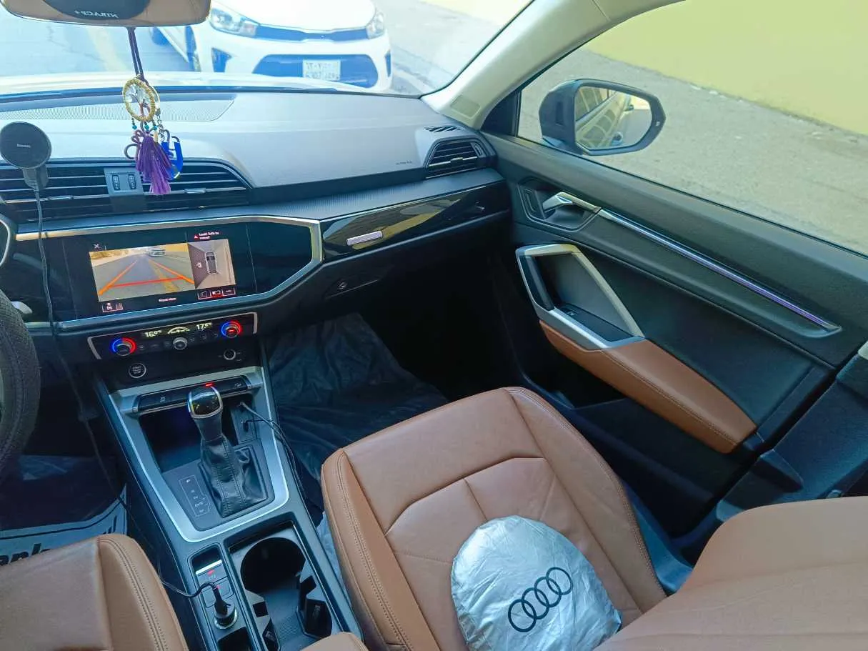 Car image 23