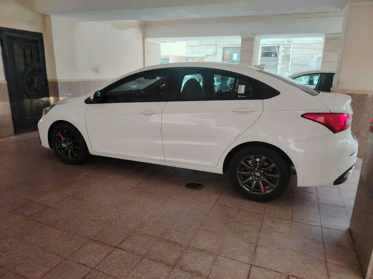 Car image 7