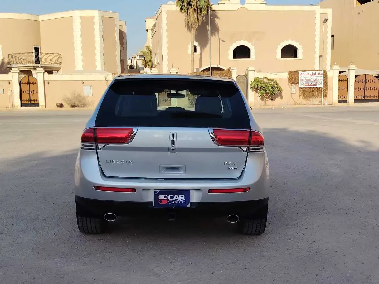 Car image 5