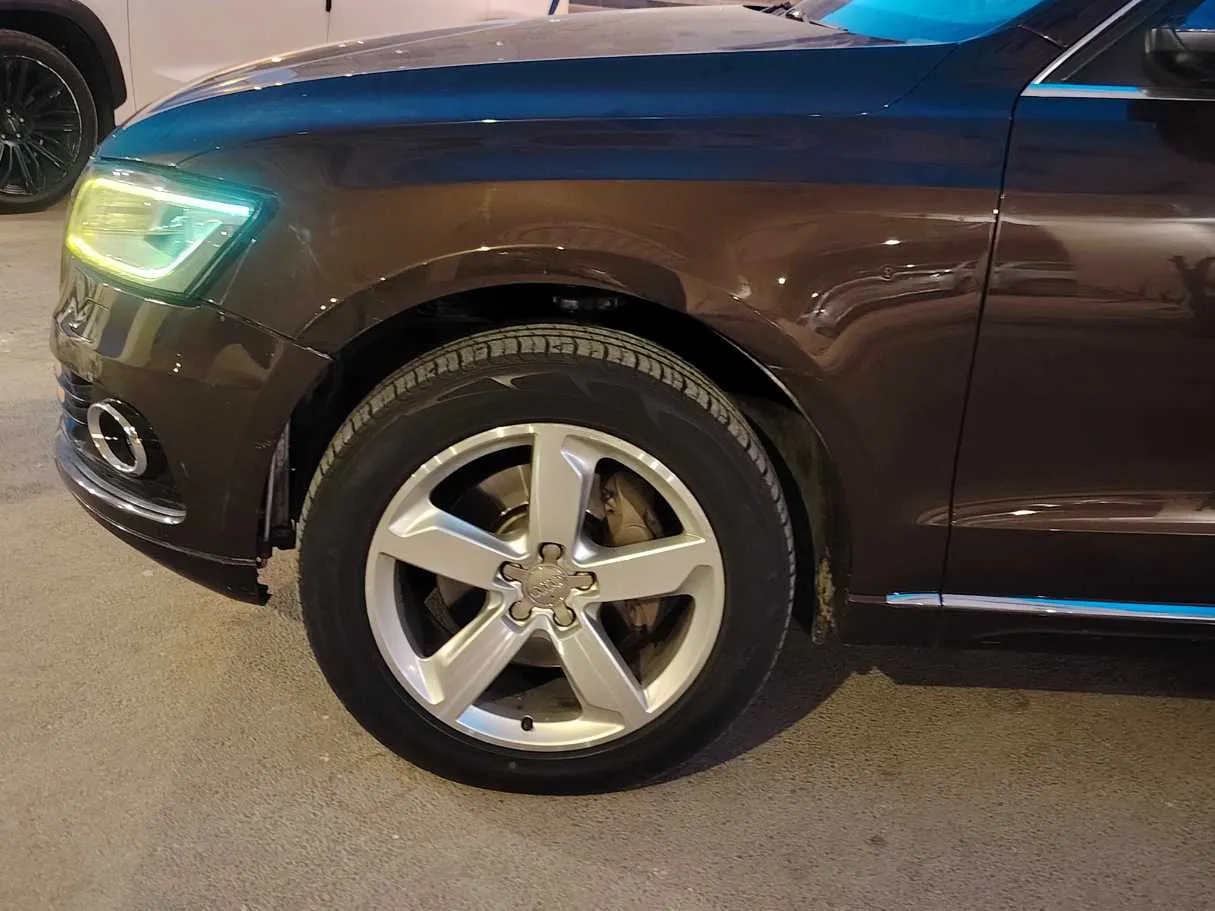 Car image 9