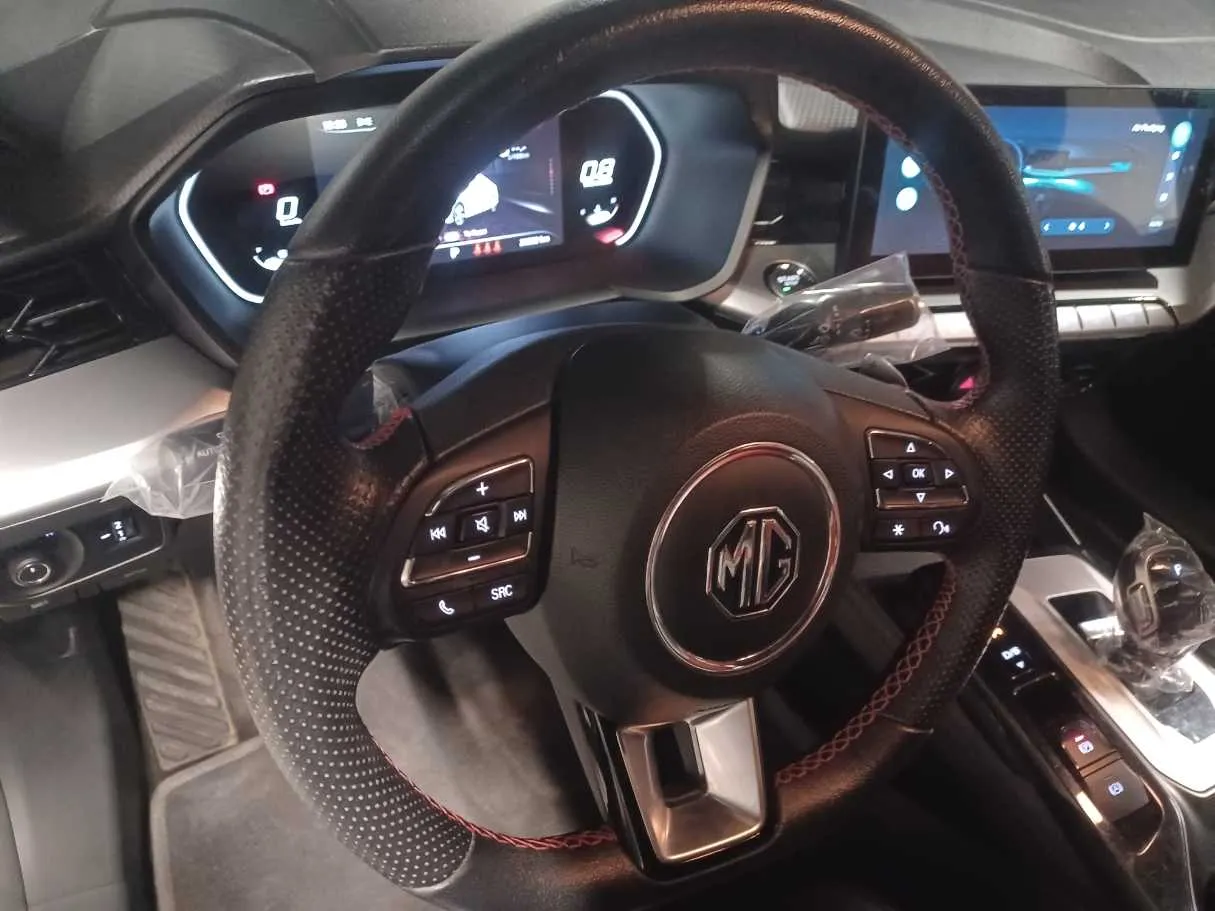Car image 19