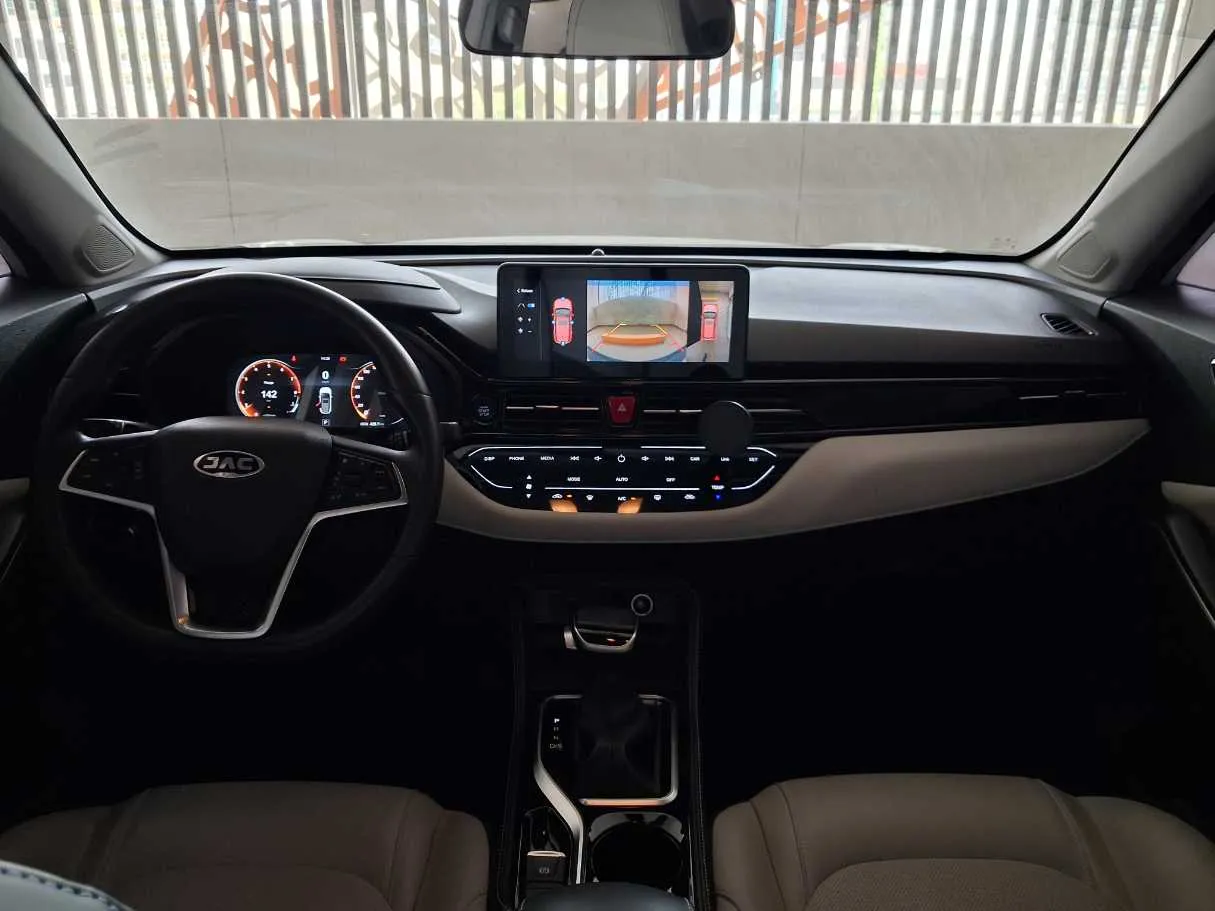 Car image 15