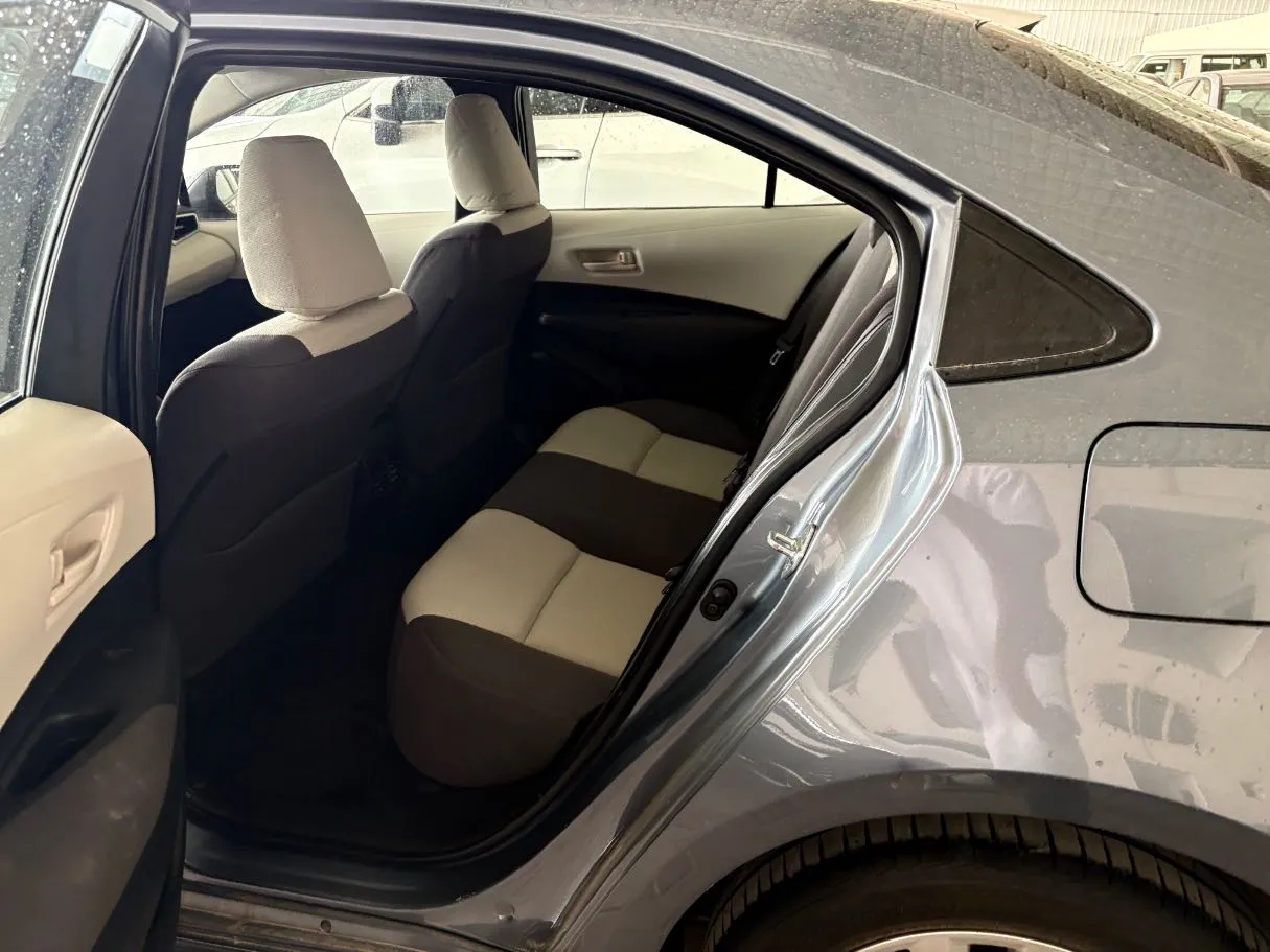 Car image 15