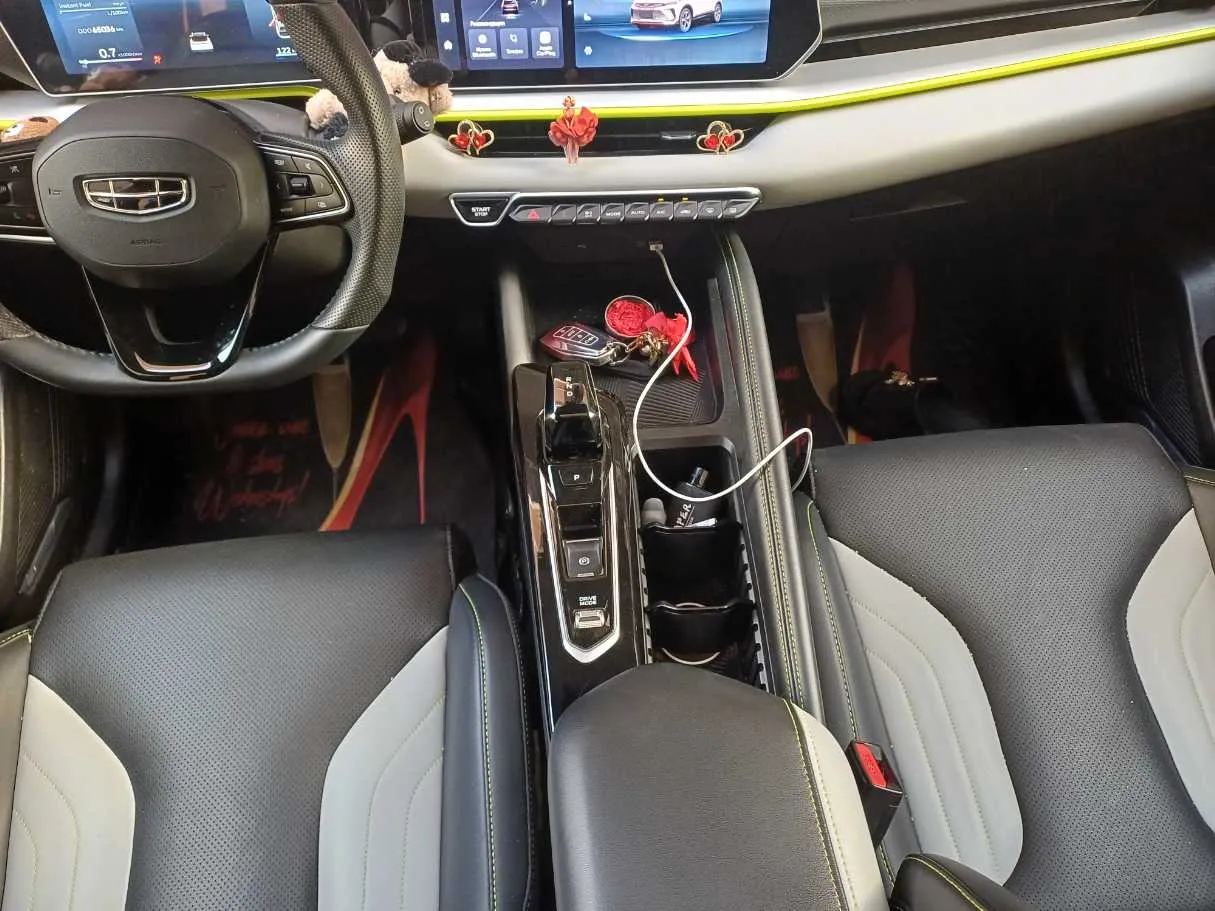 Car image 15