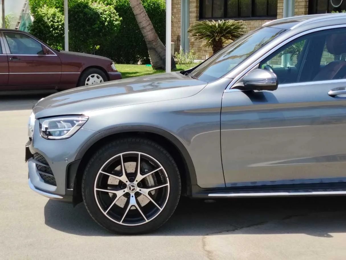 Car image 9