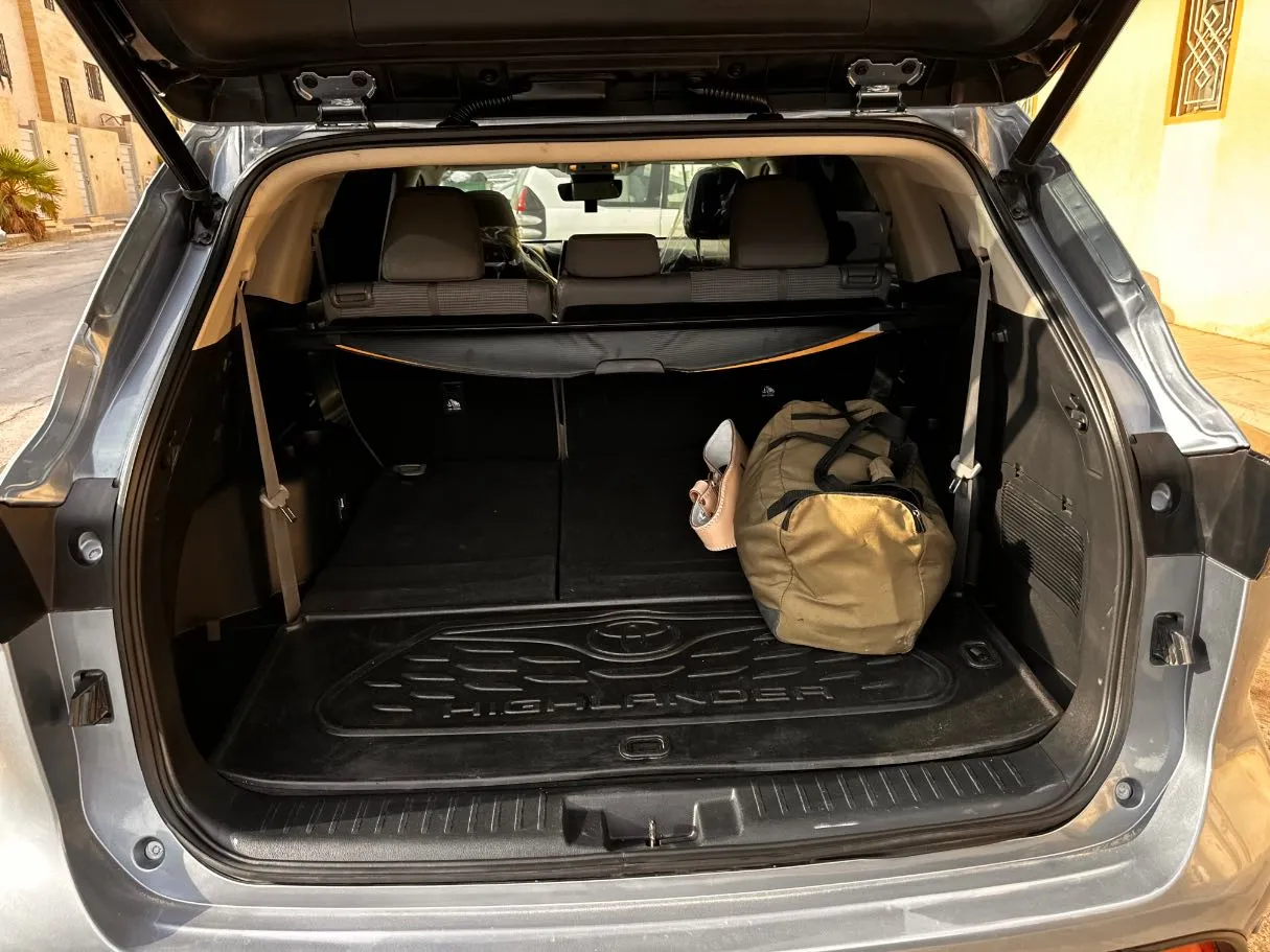 Car image 23