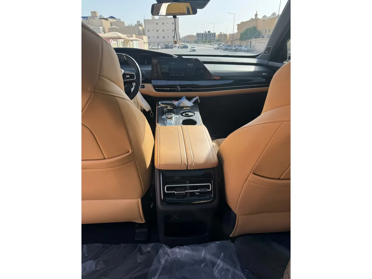 Car image 19