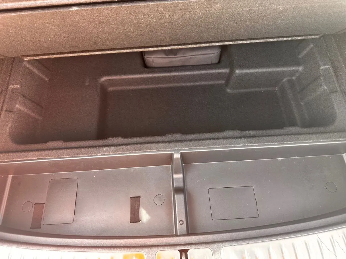 Car image 27