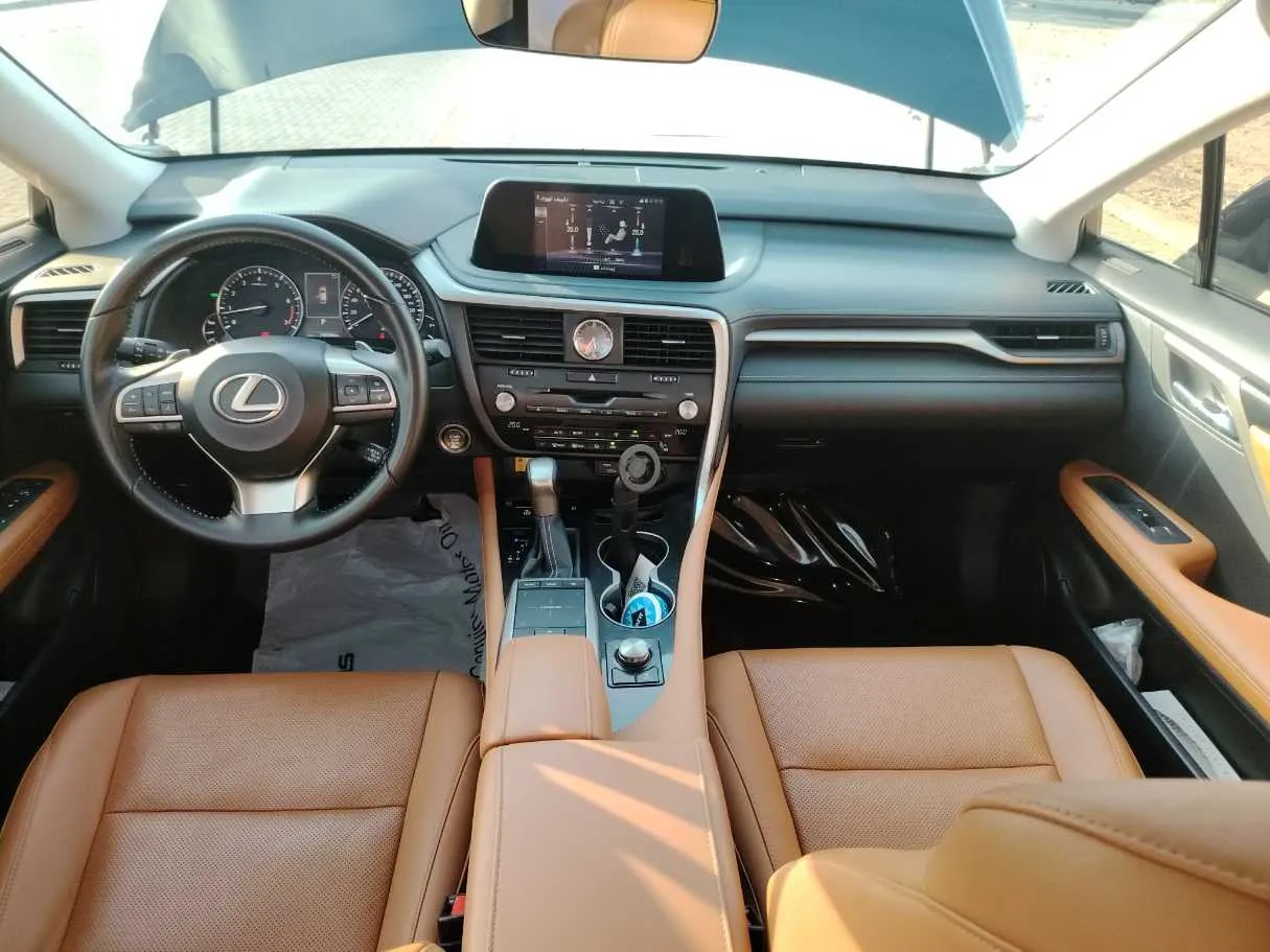 Car image 19
