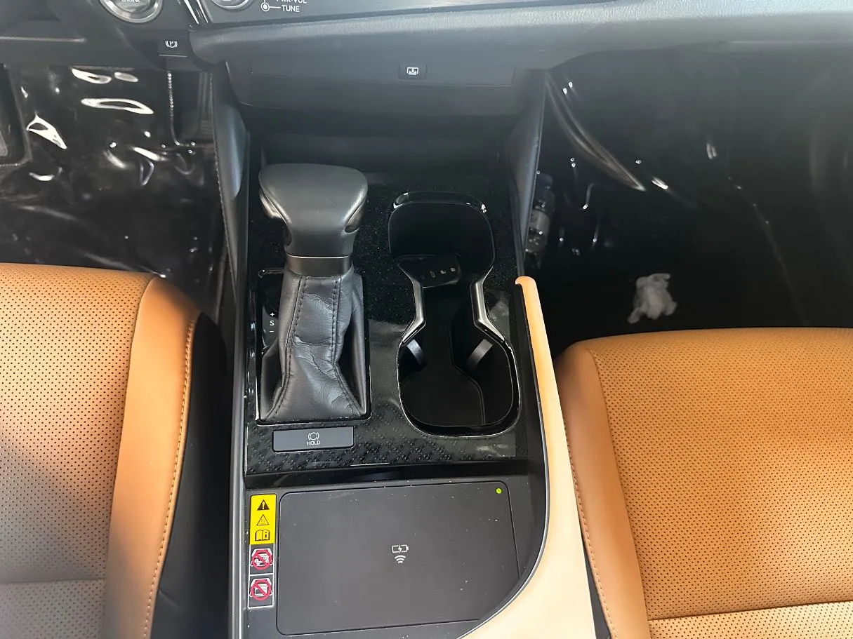 Car image 18
