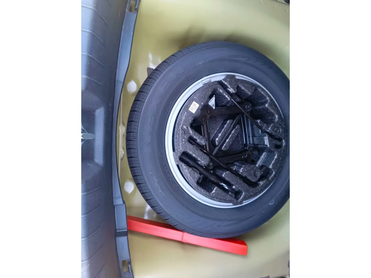 Car image 30