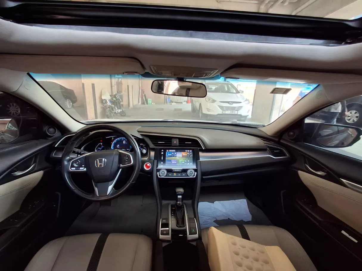 Car image 14