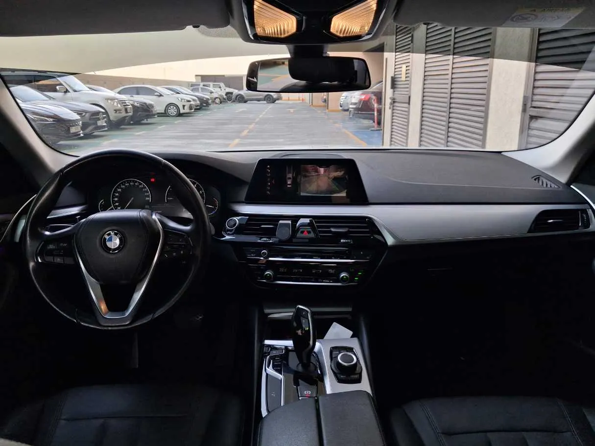 Car image 15