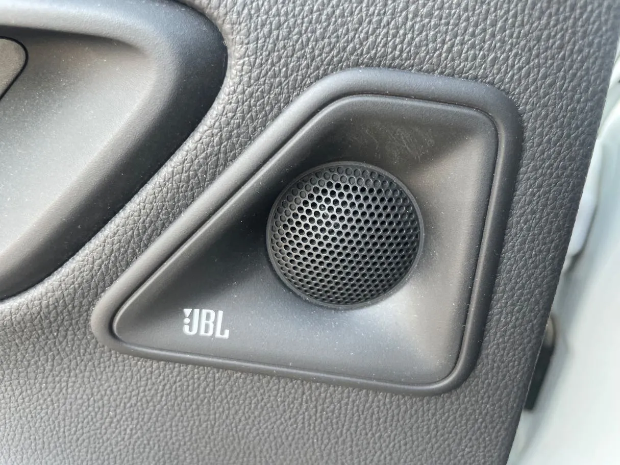 Car image 23