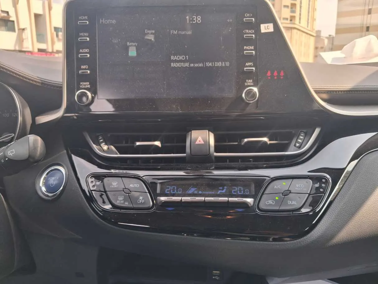 Car image 19