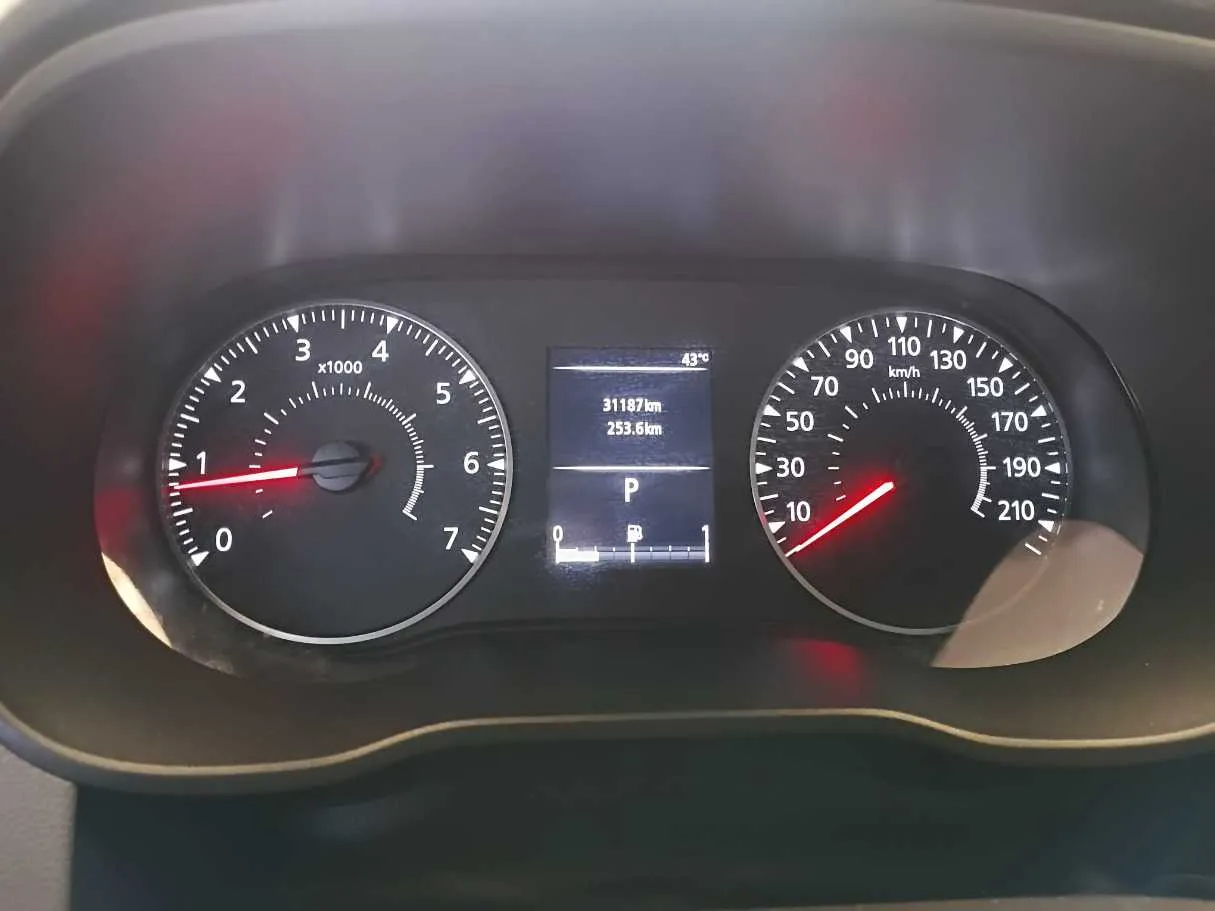 Car image 18