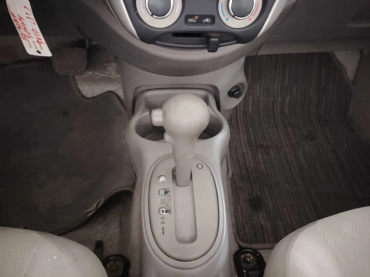 Car image 18