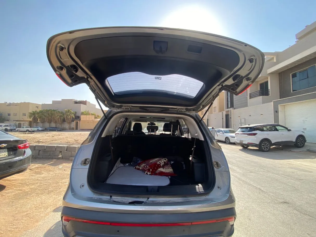 Car image 18