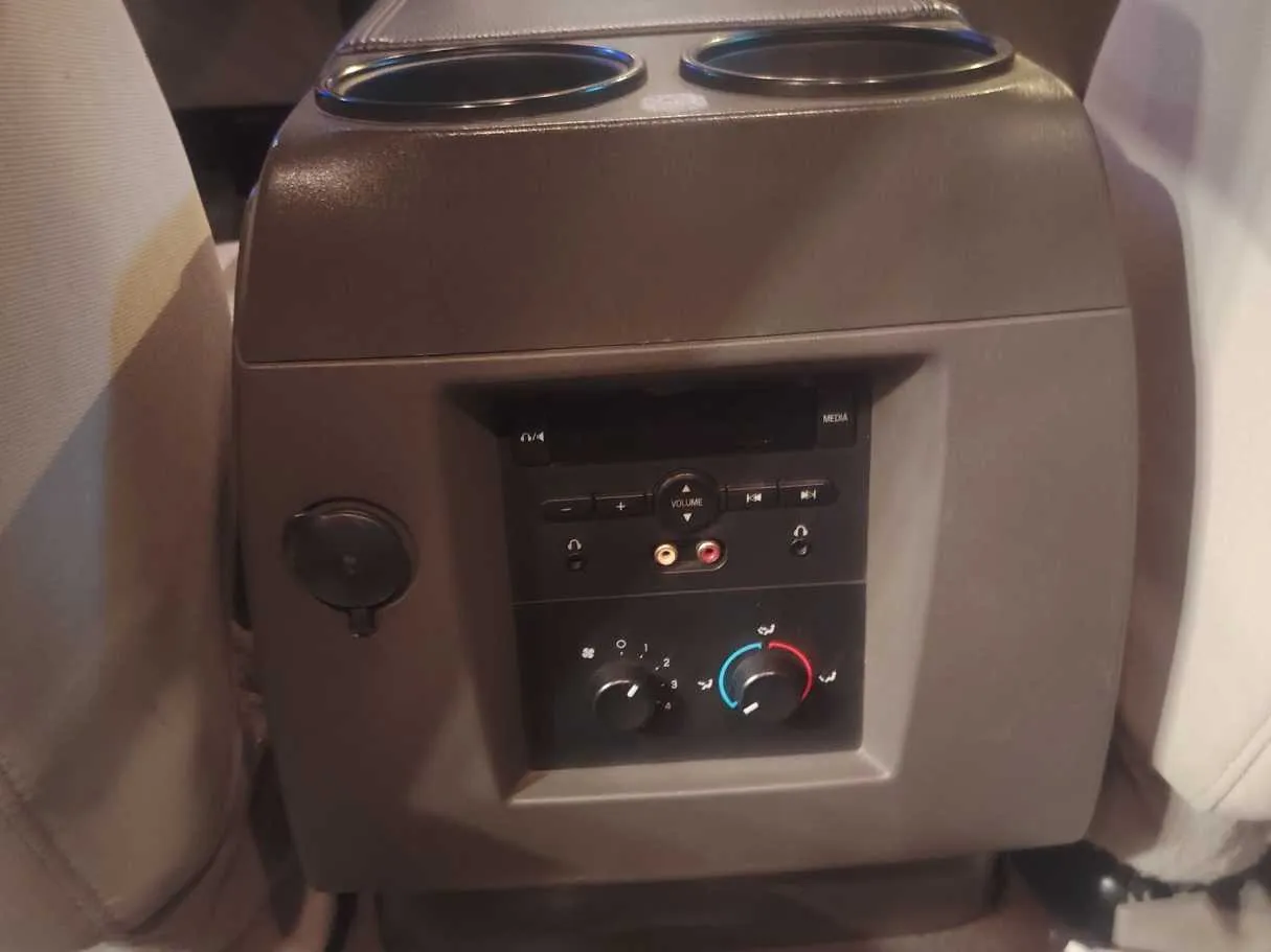 Car image 30