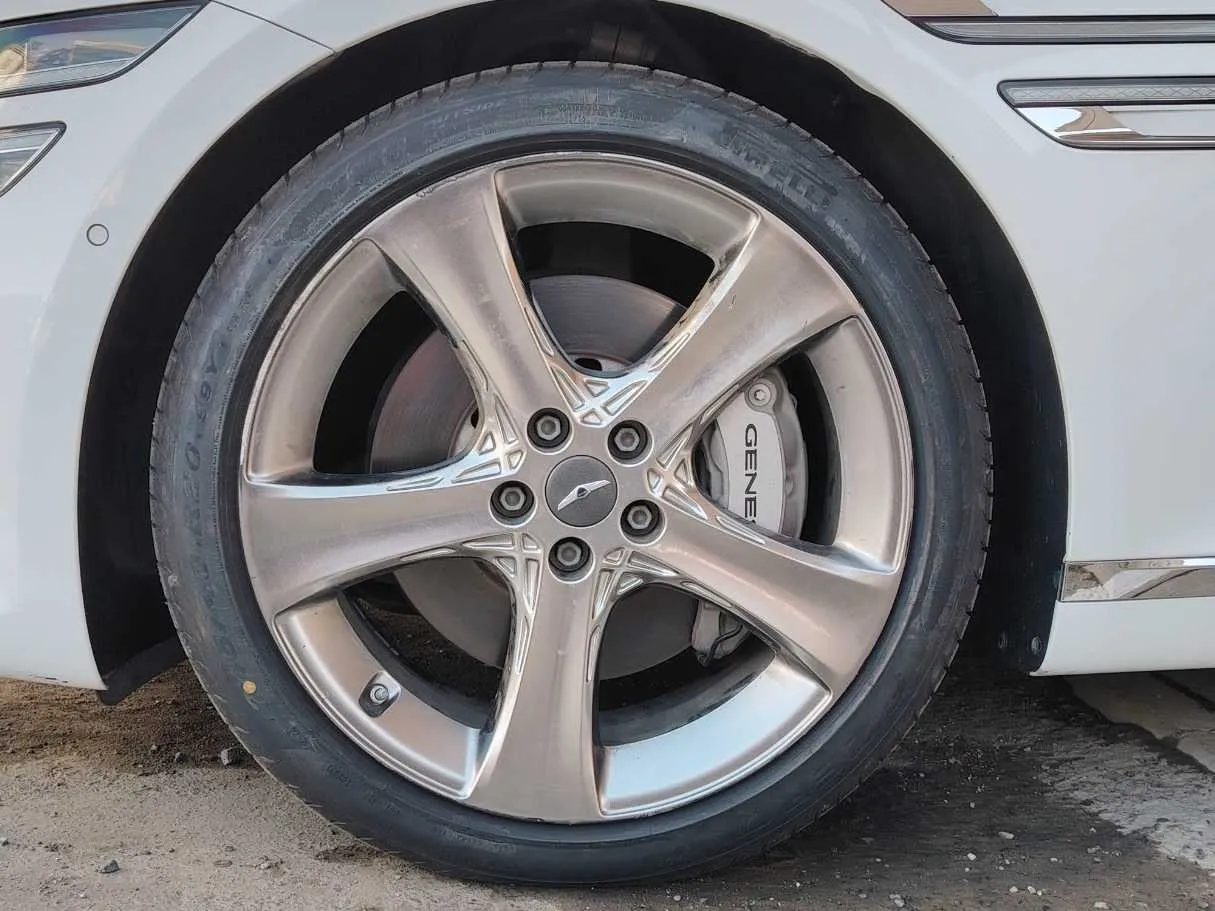 Car image 10