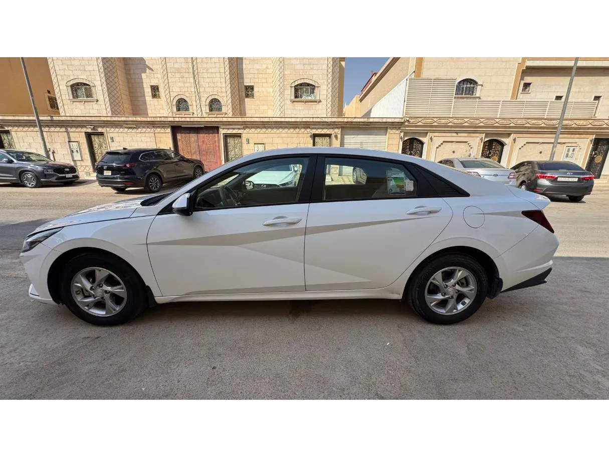 Car image 8