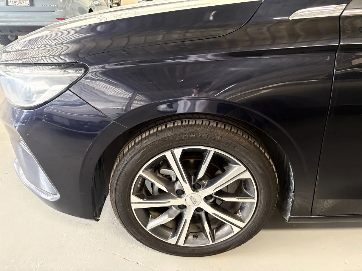 Car image 6