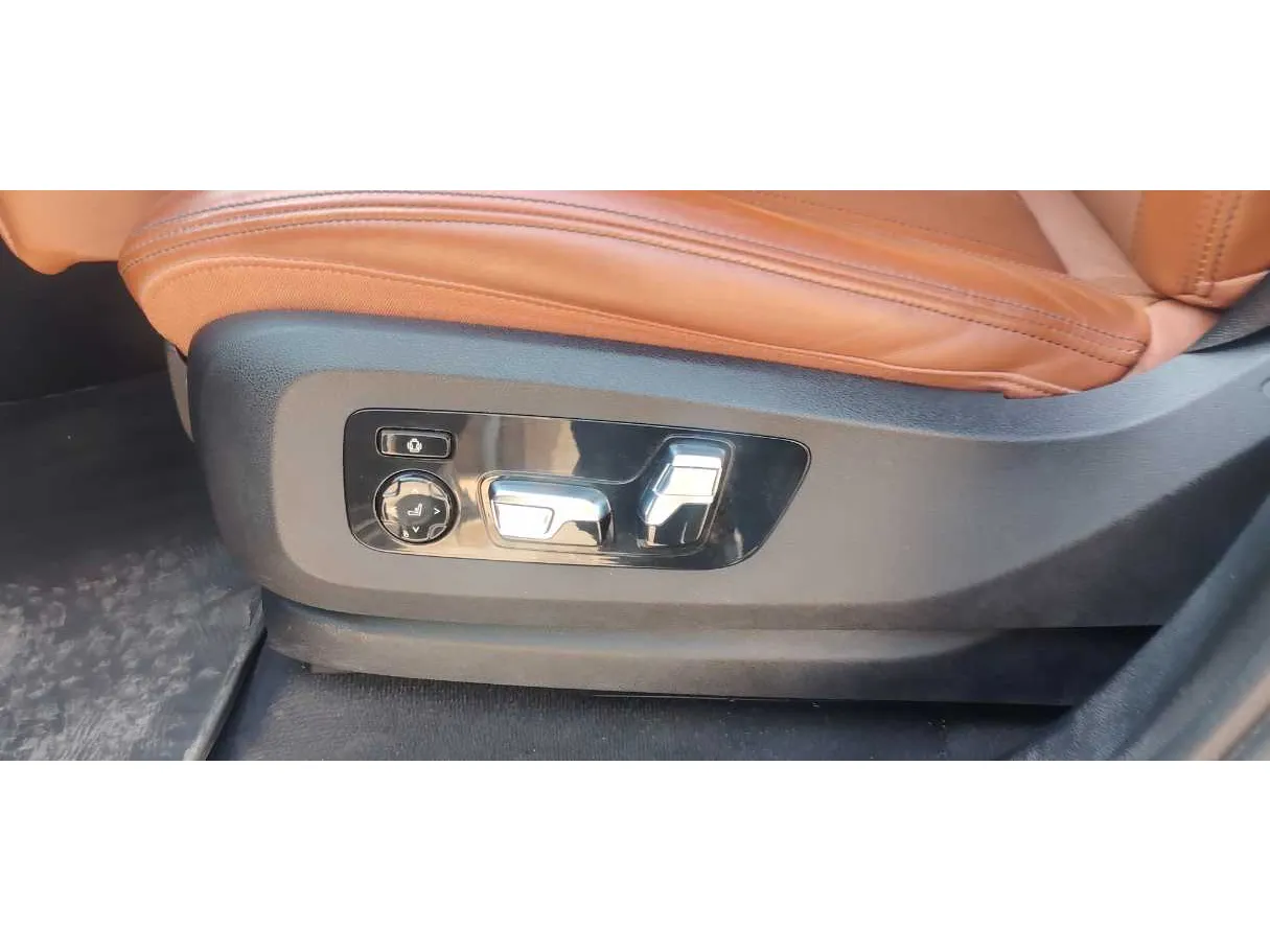 Car image 35