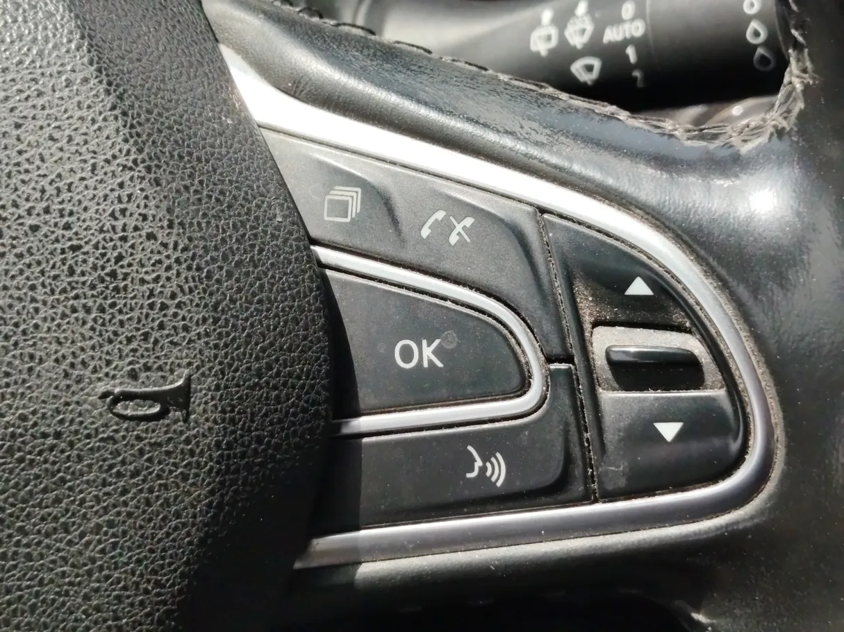 Car image 34
