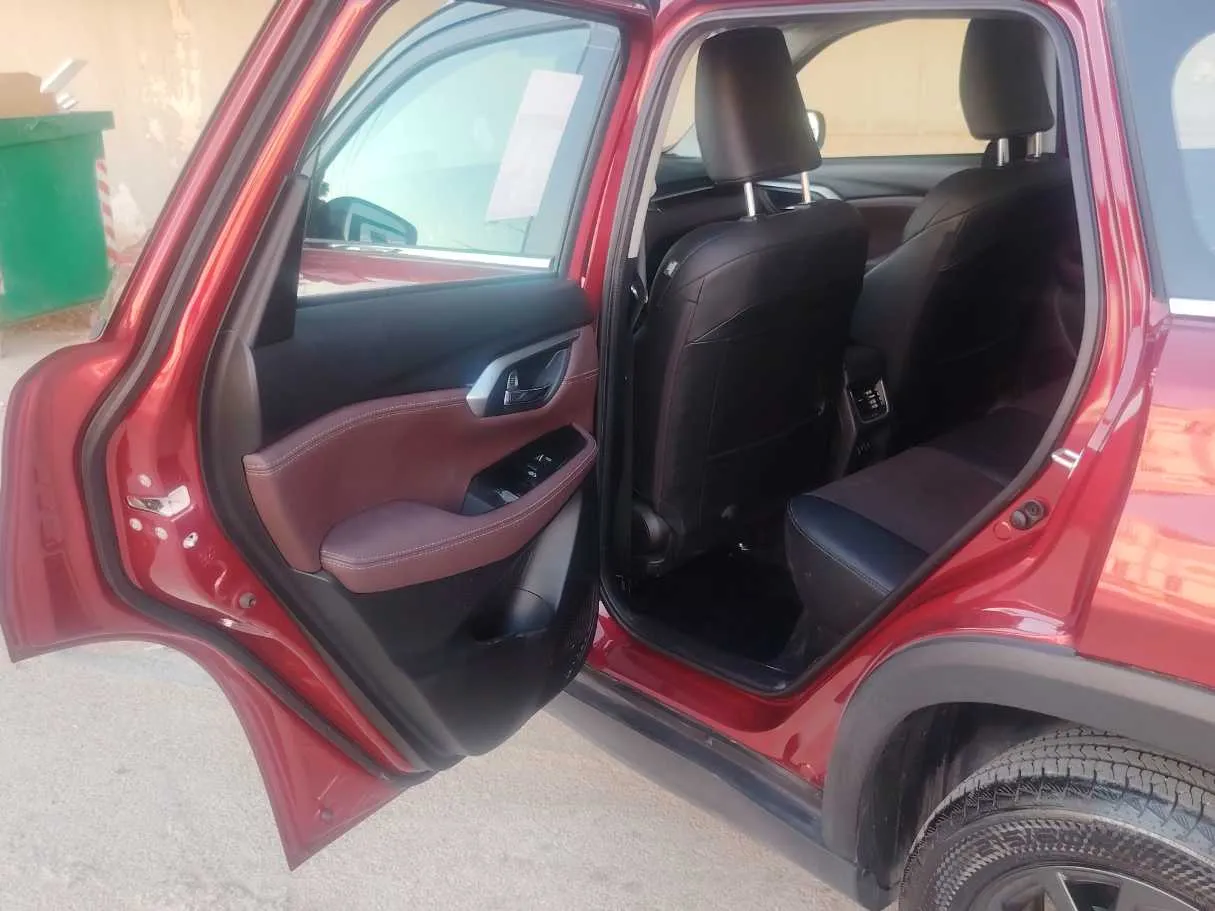 Car image 13