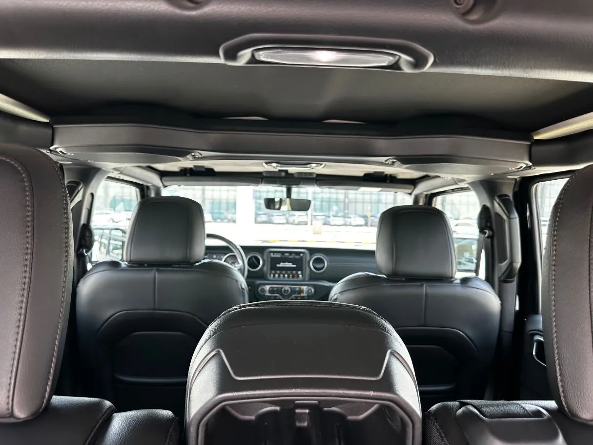 Car image 24