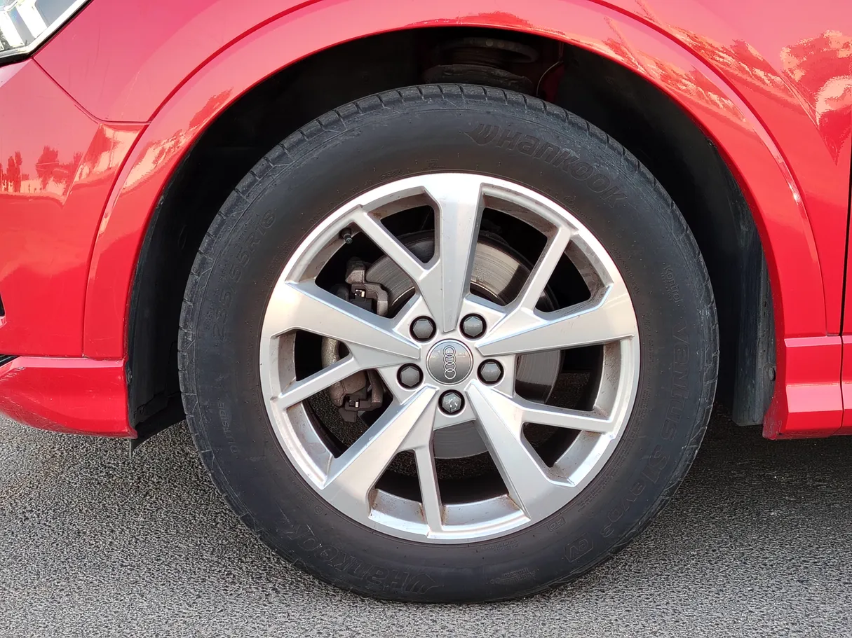 Car image 10