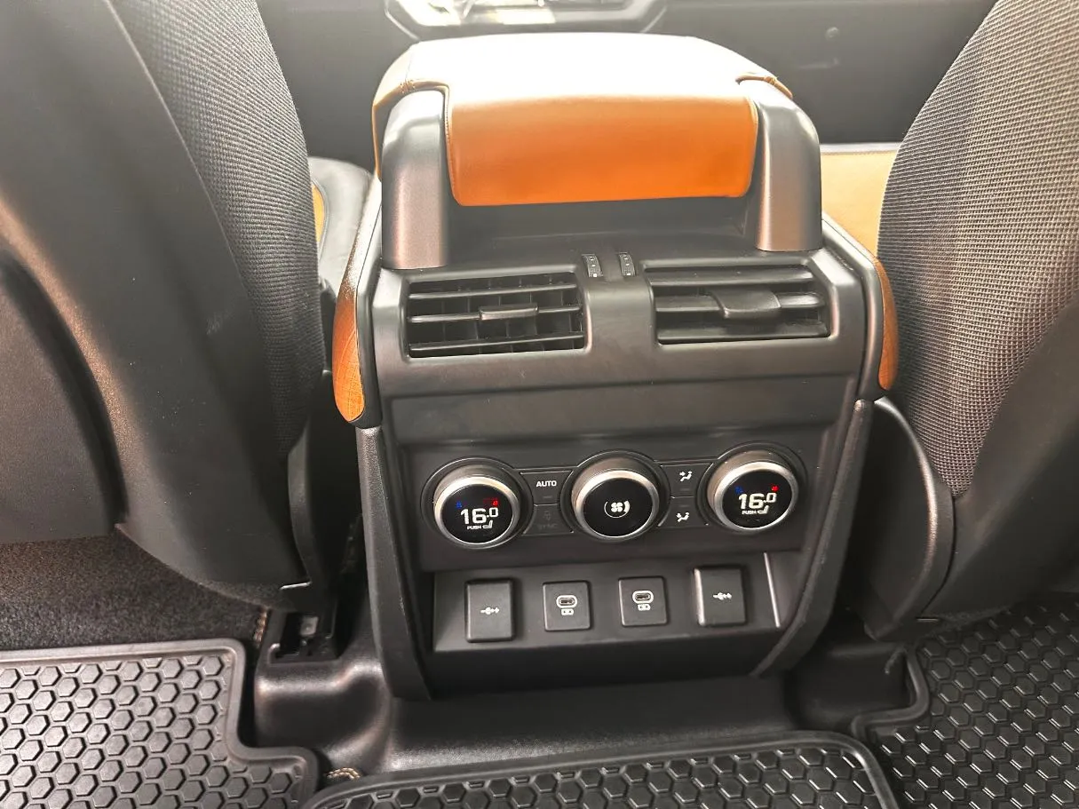 Car image 27