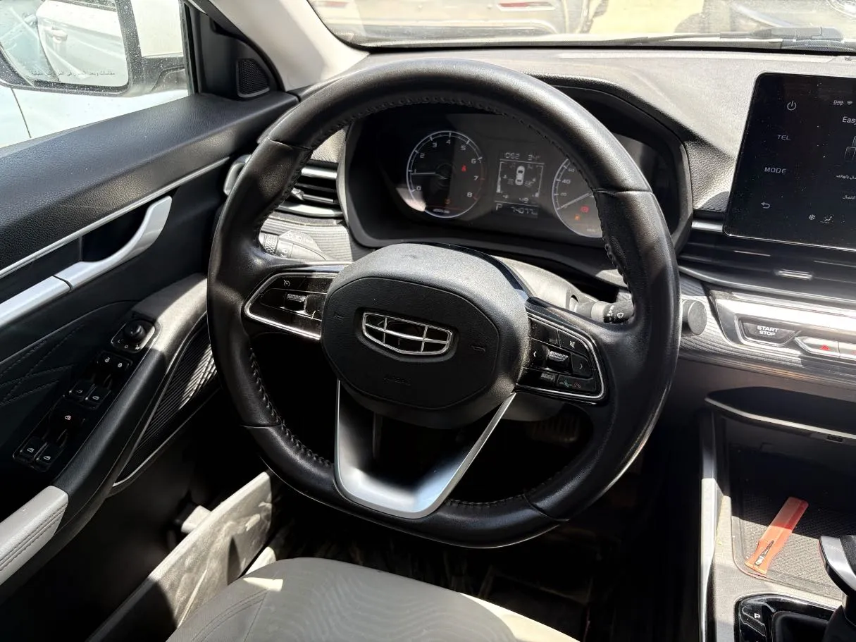 Car image 19