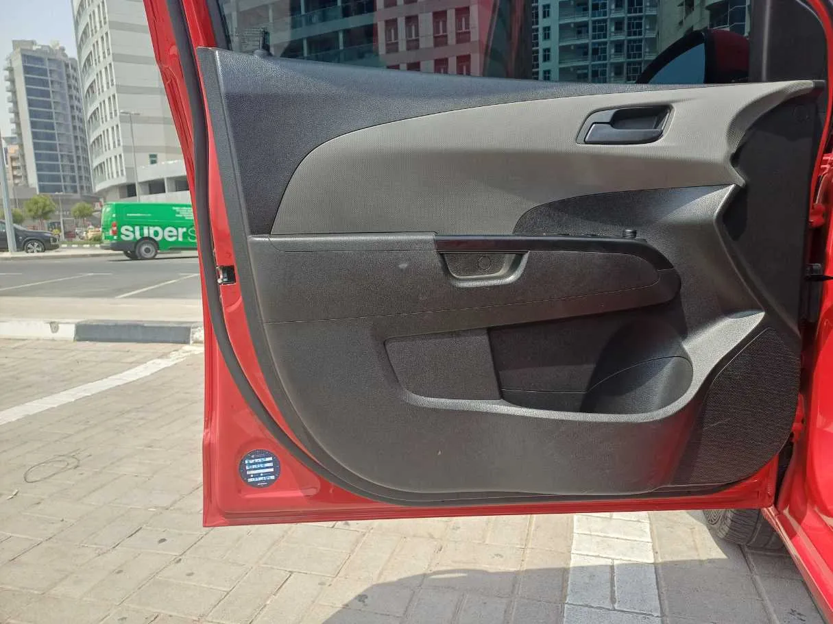 Car image 10