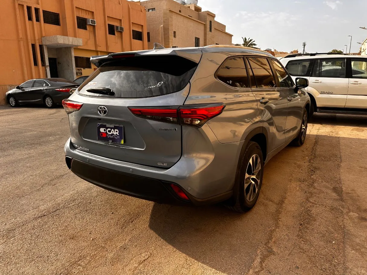 Car image 5