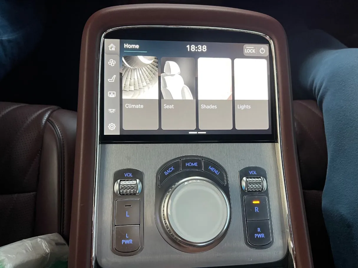 Car image 27
