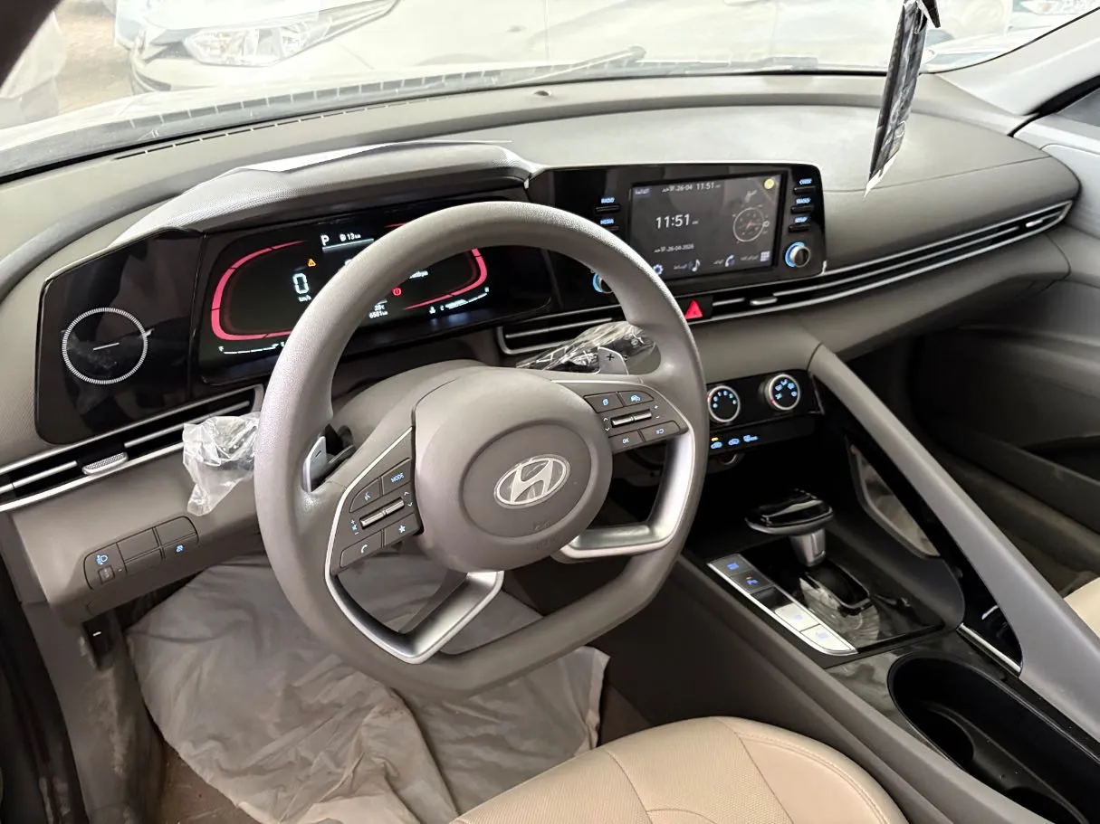 Car image 11