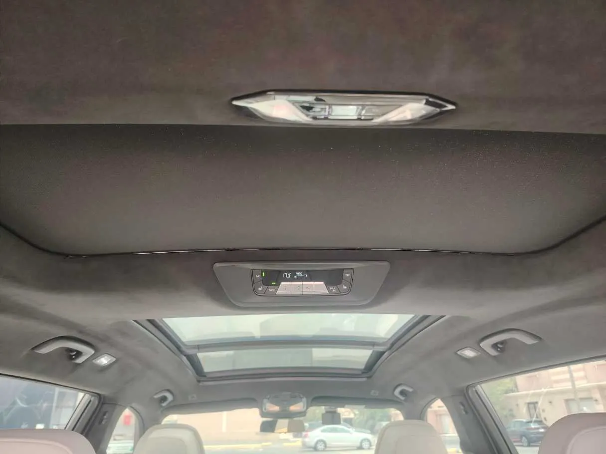 Car image 33