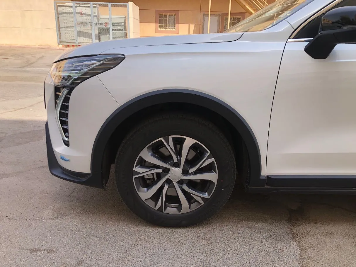 Car image 9