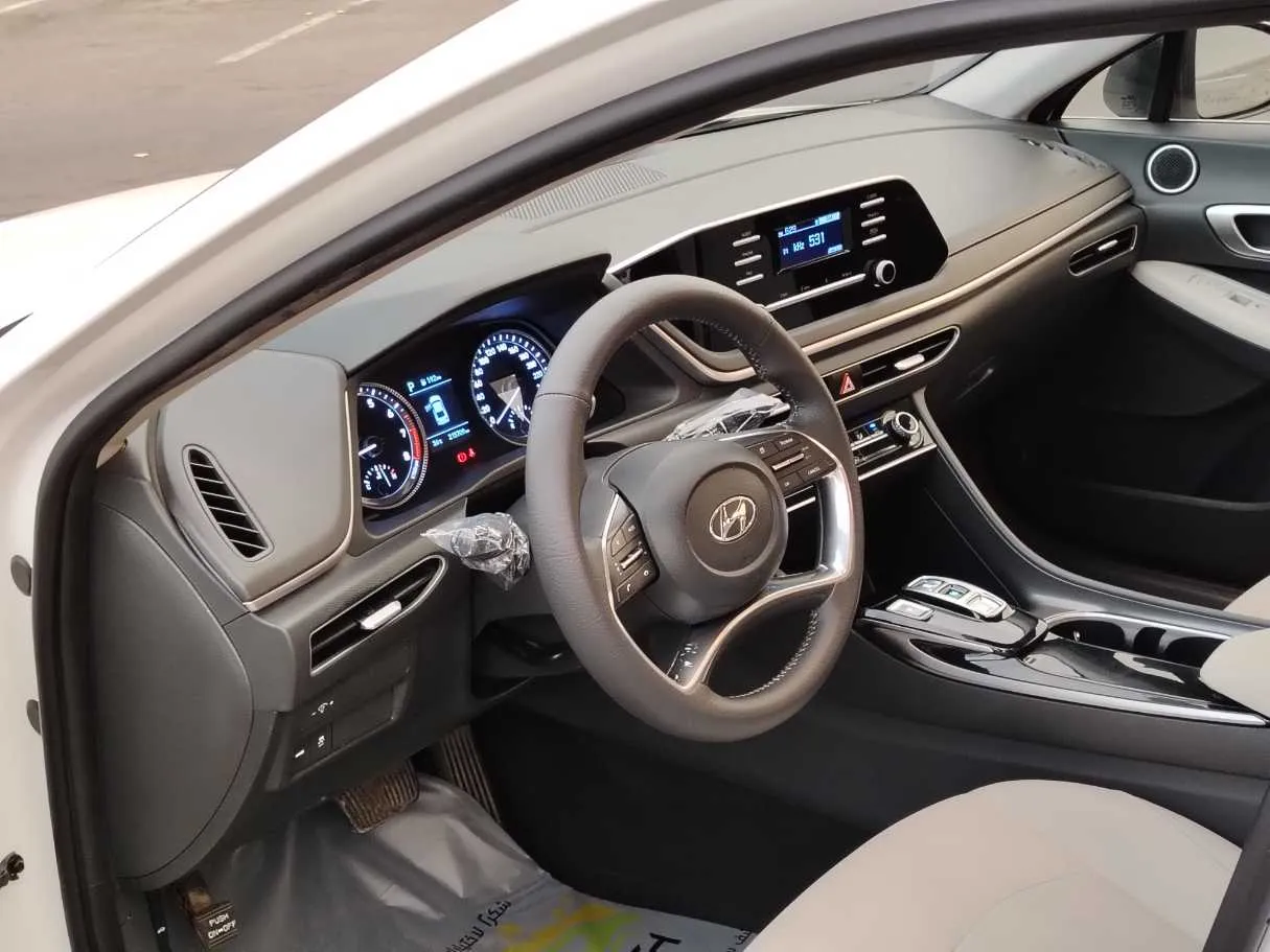 Car image 12