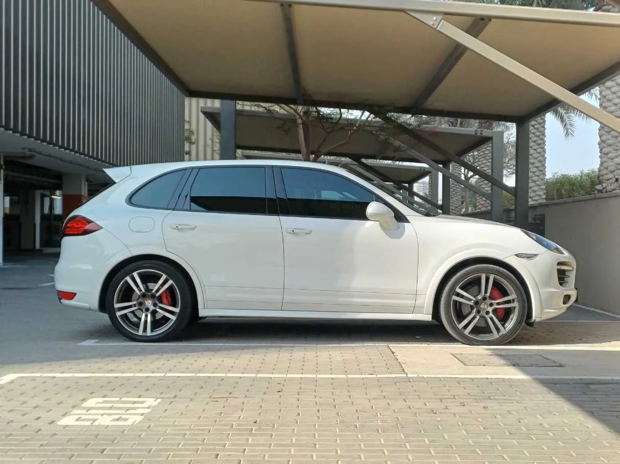 Car image 8