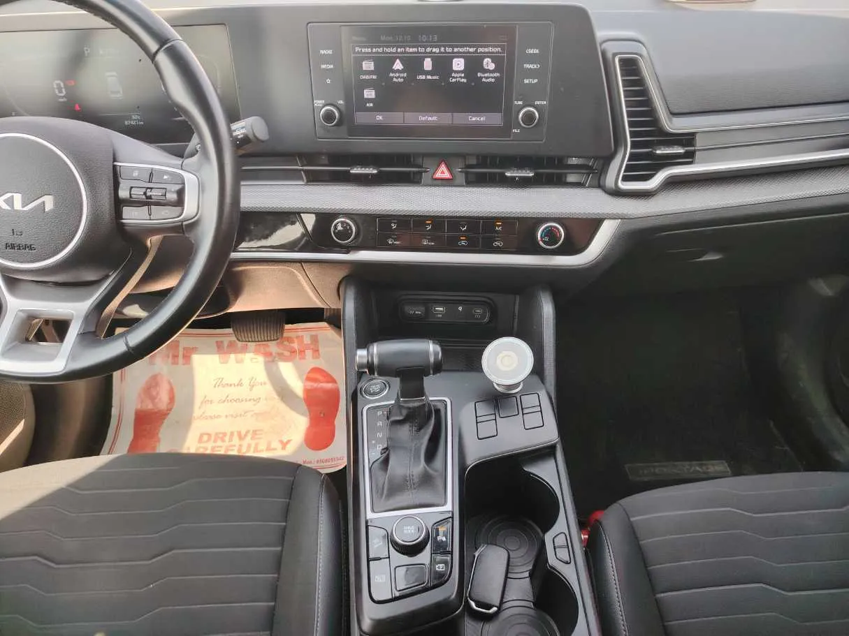 Car image 19