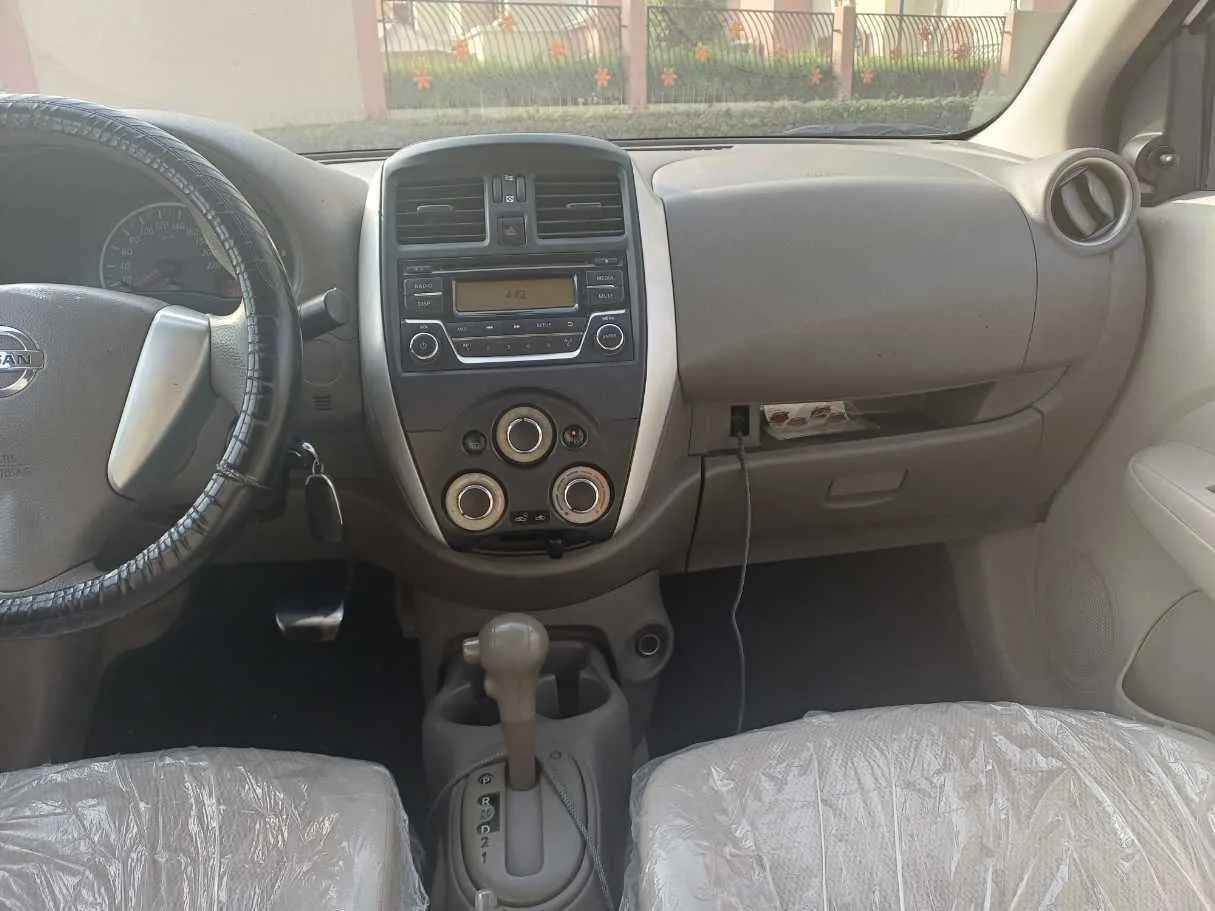 Car image 15