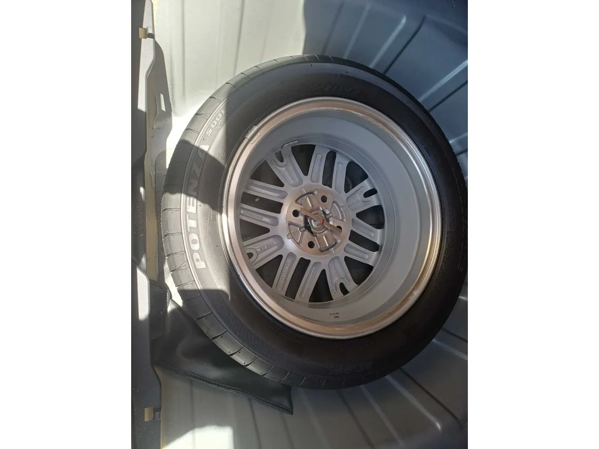 Car image 19
