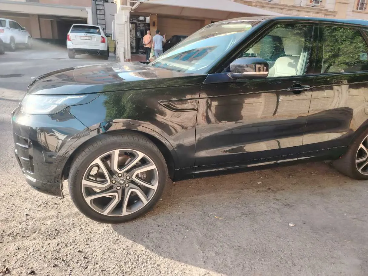 Car image 9
